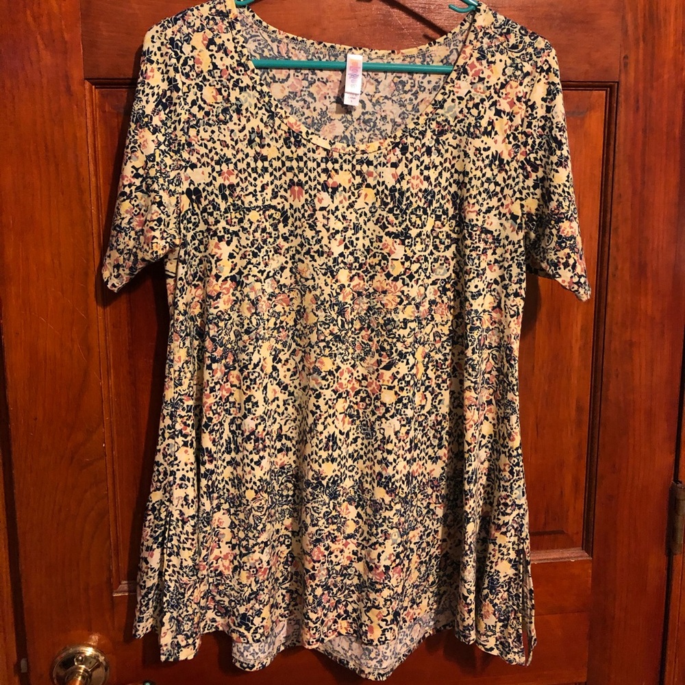 LulaRoe top. Size S